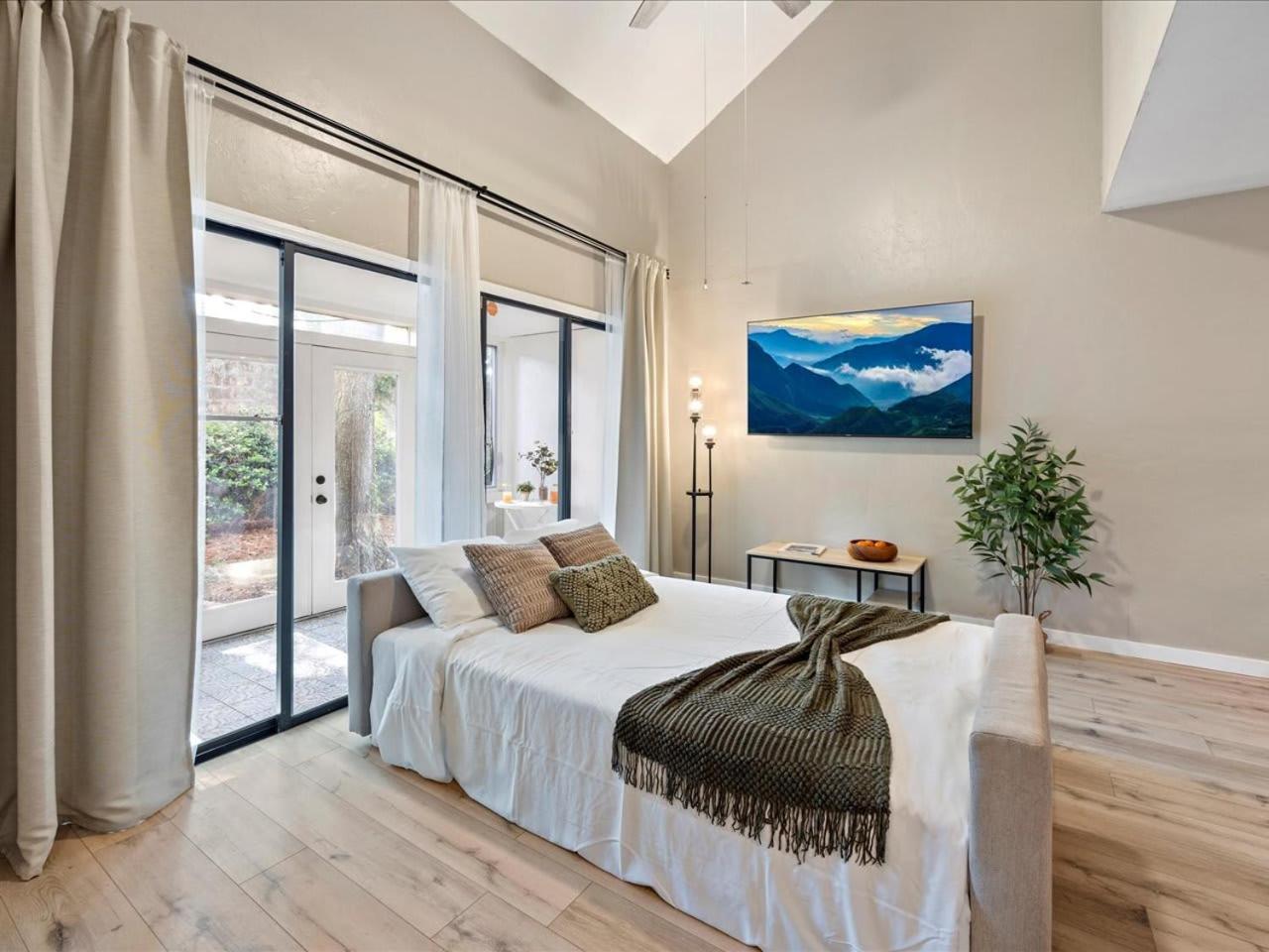 Artist'S Tower Townhome Just Renovated W Loft เกนส์วิลล์ ภายนอก รูปภาพ
